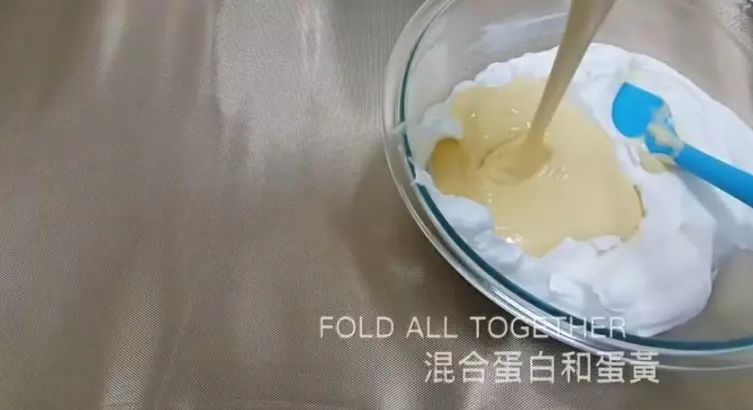 最近爆紅的原味古早味蛋糕,口感綿密鬆軟,搭配濃鬱的雞蛋鮮奶的味道,有一種幸福感。 - 美食筆記