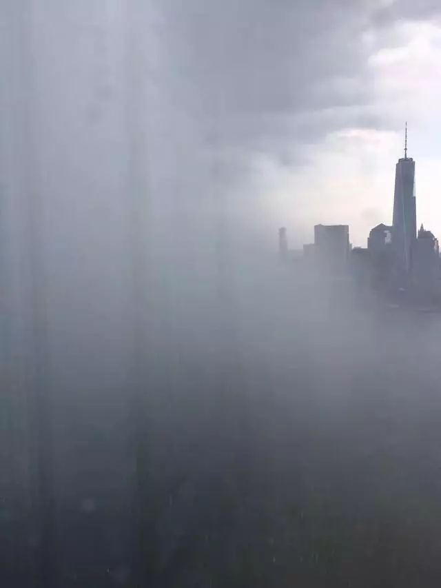 美國紐約:烏雲突然「掉下來」似銀河墜地,網友齊呼神奇