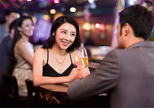 前妻去世,我再婚娶城裡老婆,去了趟前丈母娘家,炸了鍋