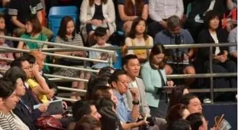 明星孩子的畢業典禮,洪欣兒子比張丹峰還高,最羨慕的是譚詠麟!