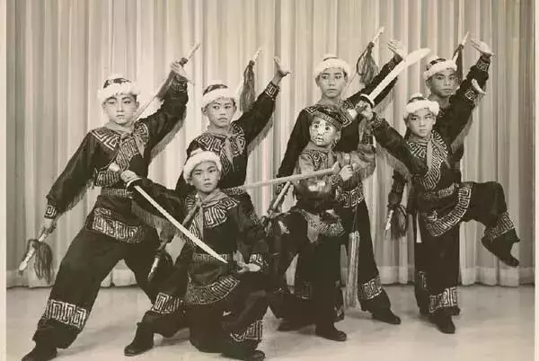洪金寶揚言要培養新人來代替成龍,這些年來他們斗得太厲害了!