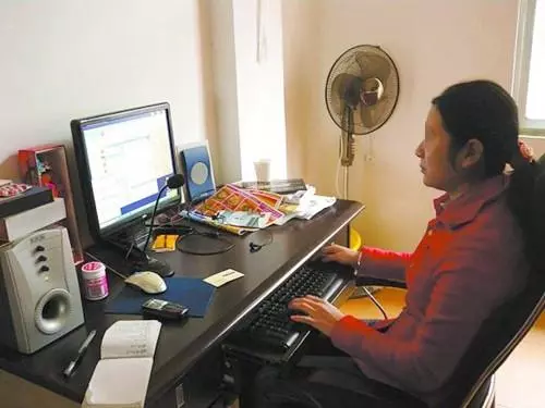 孩子辱罵保姆,爸爸管教,媽媽:我出了錢的,罵一下怎麼了