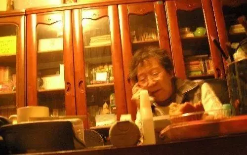 她賣掉了自己的房子,卻讓1000餘只流浪動物擁有了家