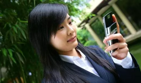 女孩因父母偏心,離家多年不回,再見面時哭著對哥哥弟弟說對不起