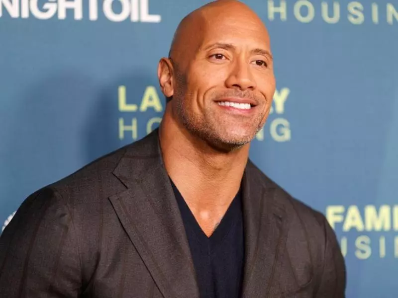 【史上最富有演員!】年薪38億!The Rock:曾窮到剩200元!