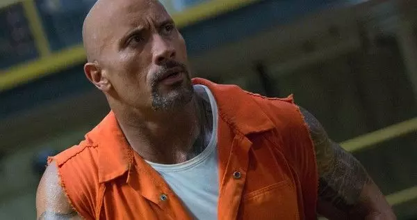 【史上最富有演員!】年薪38億!The Rock:曾窮到剩200元!