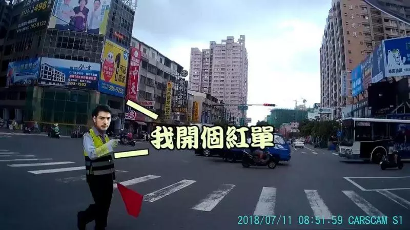 帥翻!貨車狂逼騎士 「金城武警」現身:我開個紅單