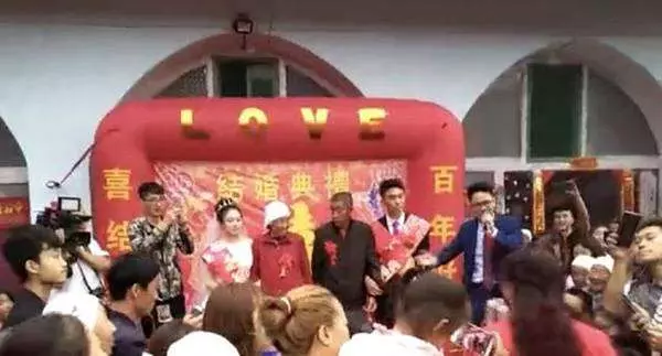 弟弟正煩惱「想結婚卻沒錢」 幾天後11個親生姊姊霸氣集資:錢來了