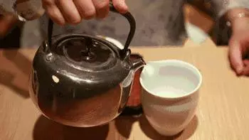 您只知道天熱多喝水,但不知道喝水還有N多講究!
