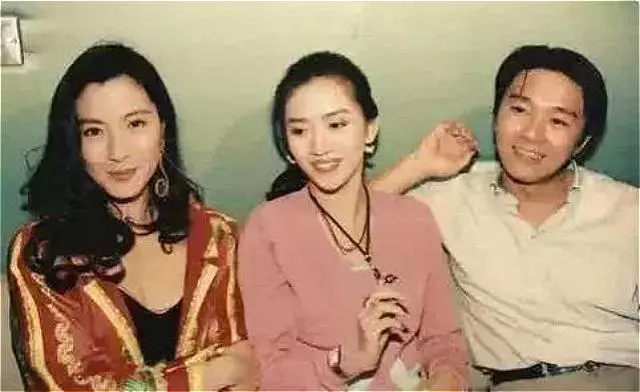 星爺珍藏的合影全集曝光:艷福不淺,大牌雲集!滿滿的青春記憶!