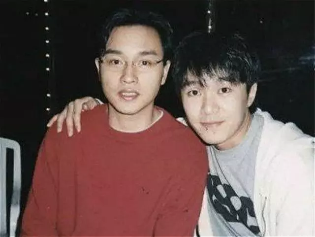 星爺珍藏的合影全集曝光:艷福不淺,大牌雲集!滿滿的青春記憶!