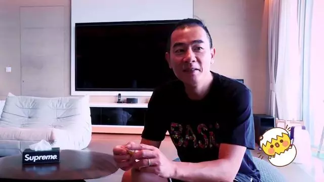 陳小春超奢侈「海景豪宅」首度曝光!專業網友看到「他們家的沙發」竟是....嚇到說不出話!