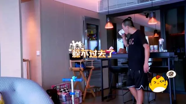 陳小春超奢侈「海景豪宅」首度曝光!專業網友看到「他們家的沙發」竟是....嚇到說不出話!