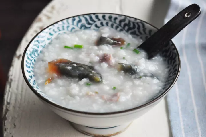 【瘦肉皮蛋粥】如何正確地做出美味的皮蛋瘦肉粥?? 怎麼做濃香不腥,只需1招,你就可以開粥鋪了!