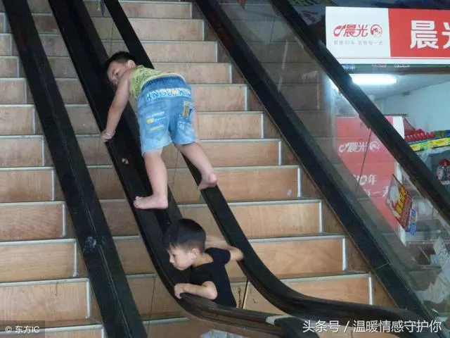 姑姐兒子打爛花瓶,我說在別人家不能亂動,姑姐:弟弟家不是別人家