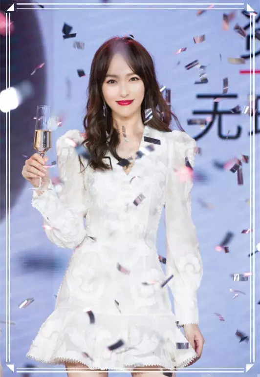 本以為穿白裙的楊丞琳已經很美了,可是看到唐嫣才知道什麼叫驚艷!