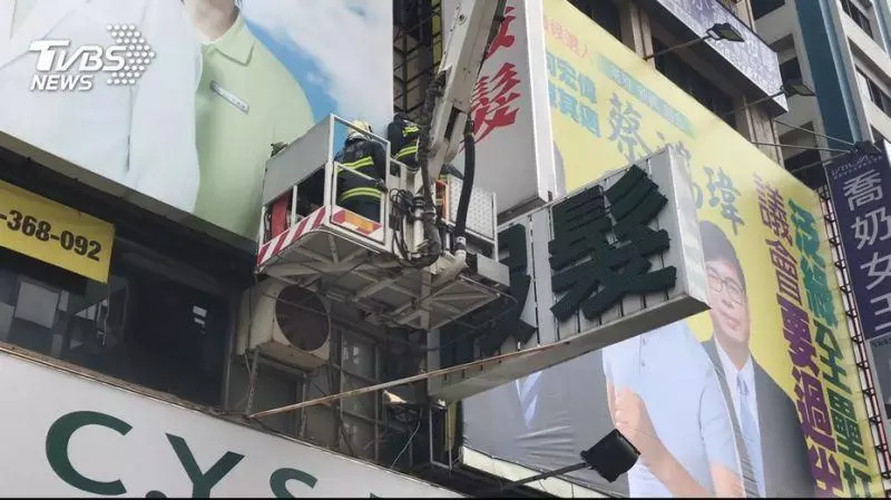 疑漏電遇大雨 高市工人掛競選看板遭電擊身亡