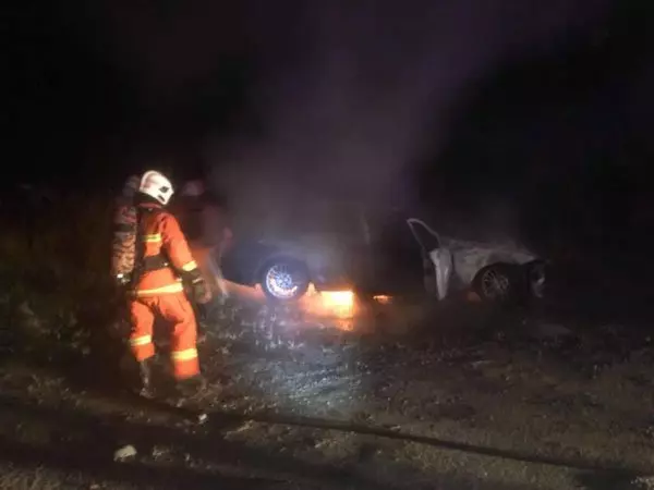 3匪駕寶馬爆竊失敗被追緝 開車撞警 遭開槍還擊