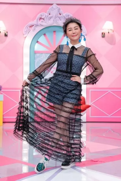 林志玲性感曲線現形 張開雙腿曝凍齡撇步