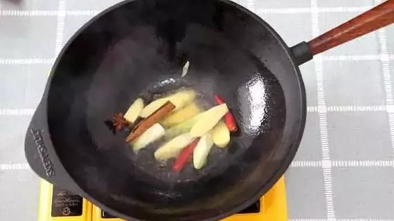 紅燒肉新做法,不炒糖色,不加醬油,以前吃的紅燒肉都白吃了