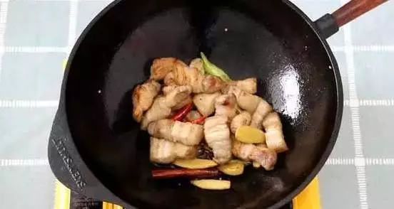 紅燒肉新做法,不炒糖色,不加醬油,以前吃的紅燒肉都白吃了
