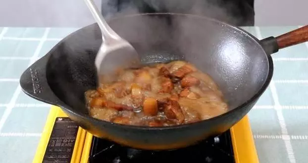 紅燒肉新做法,不炒糖色,不加醬油,以前吃的紅燒肉都白吃了