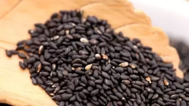 經常吃黑芝麻,會給身體帶來5大好處,但這2種人不能吃