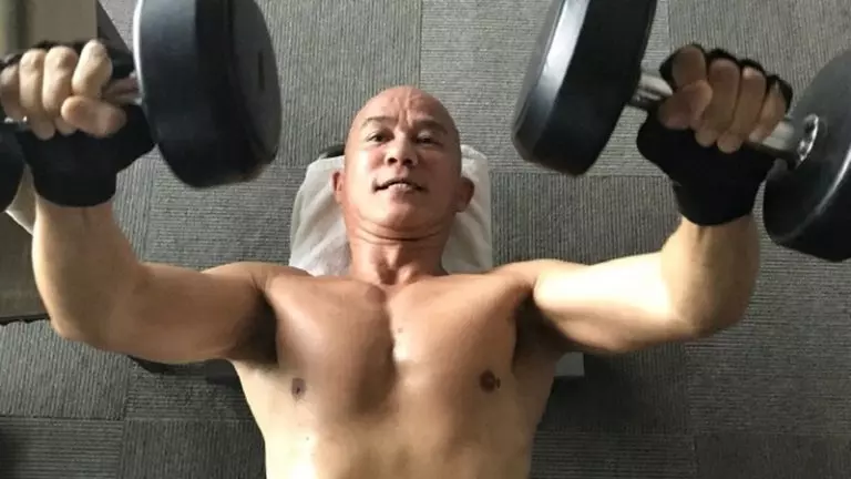 TVB老戲骨「李子雄」被曝再當爸! 老婆是回族第一美女, 兒子大眼睛超可愛!