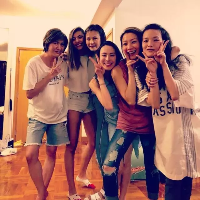 梁洛施與鄭秀文舒淇等人聚會,六個女人全部以素顏上陣!