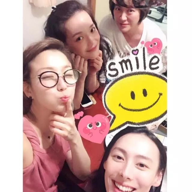 梁洛施與鄭秀文舒淇等人聚會,六個女人全部以素顏上陣!