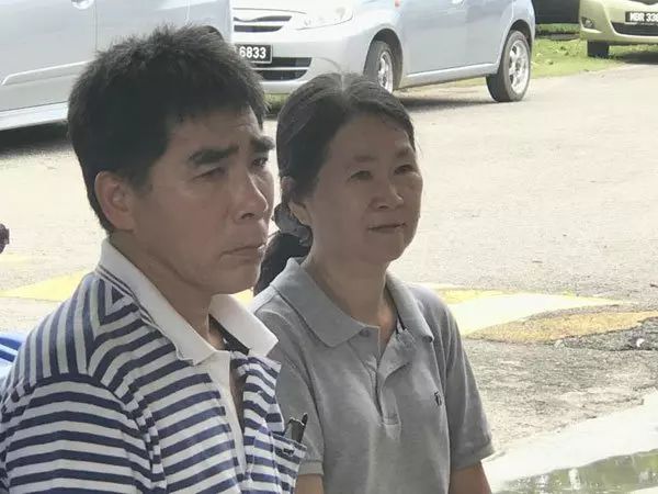 [ 新加坡 ] 甲青年慶退役「跳井」死‧警局看墜井電眼視頻 郭儼進父母痛入心扉