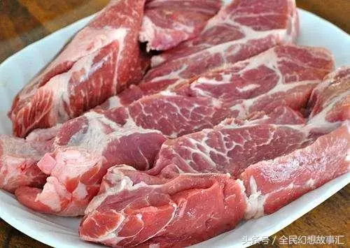 故事:夜晚來臨,丈母娘開始說胡話,一個勁兒的說「我要吃肉!」