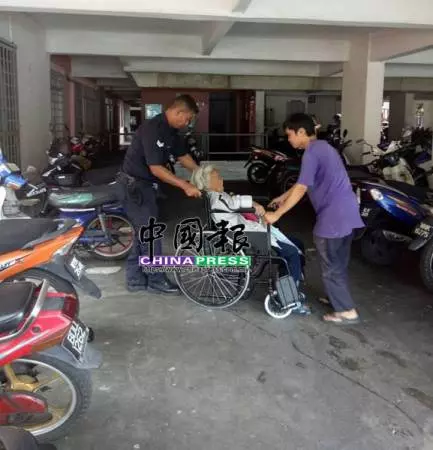 [ 大馬 ] 住家空間不足 8旬老母親被兒遺棄候車站