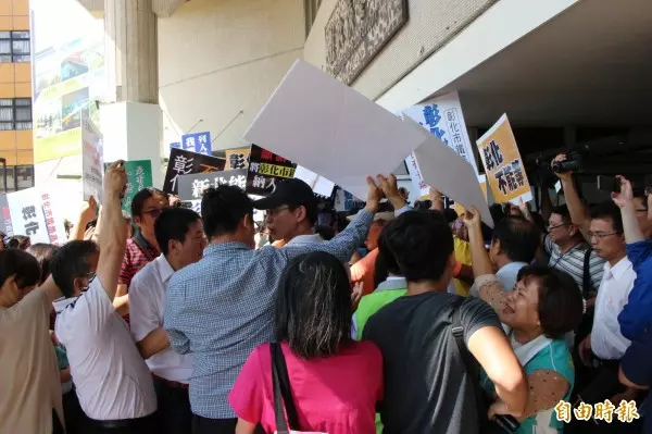 賴清德彰市演講 藍綠為鐵路高架化爆肢體衝突