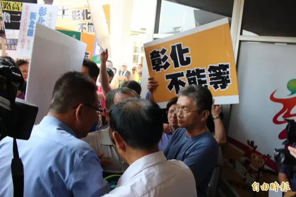 賴清德彰市演講 藍綠為鐵路高架化爆肢體衝突