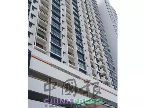 好姐姐為救兩個妹妹受困火海,試圖攀出窗外逃生,疑握不住陽台鐵柄,失足從19樓墜下,命喪現場