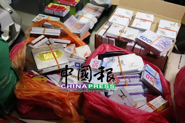 [ 大馬 ] 包下商場開賭場 警方雷霆行動捉19人