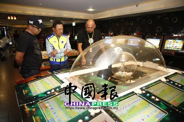 [ 大馬 ] 包下商場開賭場 警方雷霆行動捉19人