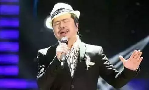 劉德華演唱會人數高達13萬人,而他的演唱會還沒唱完就開始打掃!
