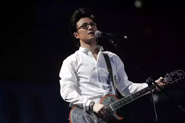 劉德華演唱會人數高達13萬人,而他的演唱會還沒唱完就開始打掃!