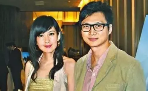 周慧敏近照曝光,發福顯老態,不肯生子被婆婆嫌棄,她用9字回應!