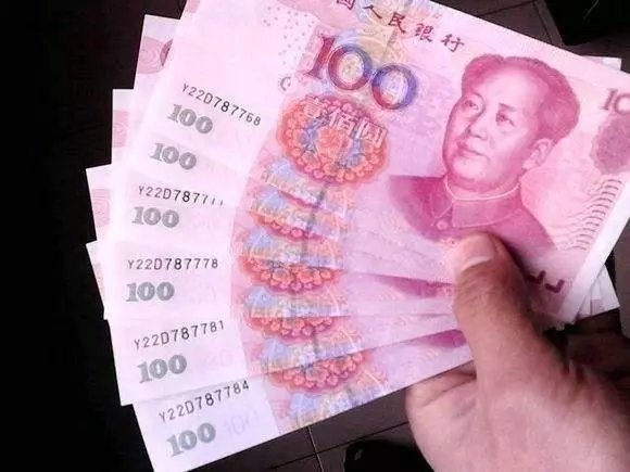 母親火車站幫助母子倆,借給600元,都說被騙了,驚喜突然來了
