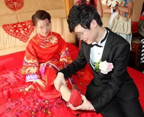 離婚後遲遲沒收到前夫給女兒的撫養費,手機螢幕一亮我轉給他三千