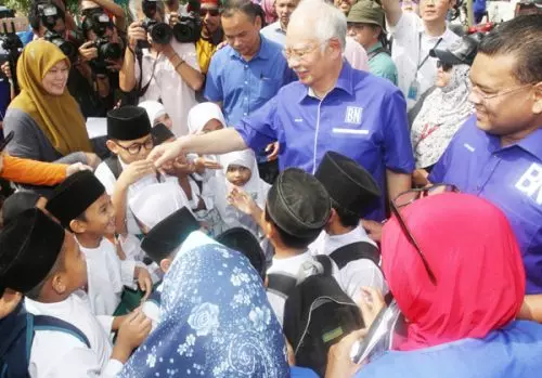 【打不死的蟑螂!!】前首相·納吉: 不需要很多錢來競選~ 用這種方式『打臉以前的自己』!!
