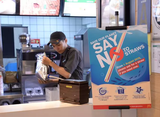Say No to Straw!大馬McDonald's為了響應環保,從8月1日起不再提供塑料吸管了!