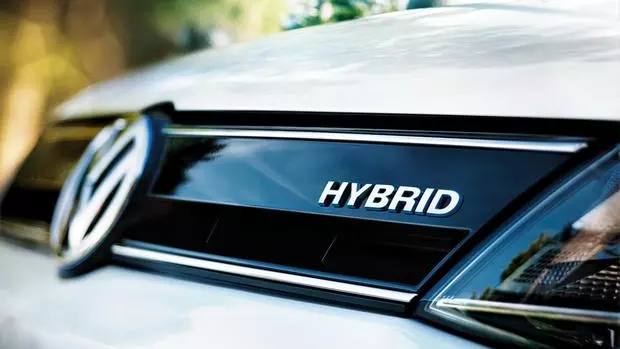 汽車達人大爆料!Hybrid汽車 vs PHEV汽車,動力最強也最節省燃油的竟然是……