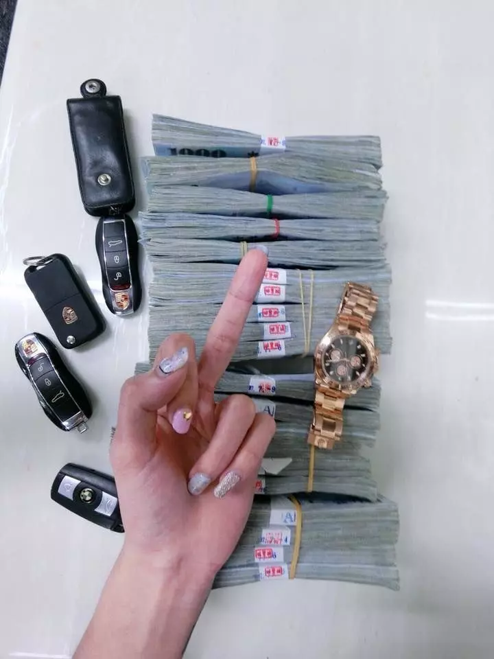 怎樣開車最爽? 妹子在排杆旁擺120萬…直呼「別說我炫富」網友暴怒起底:她這樣賺 複製連結 line