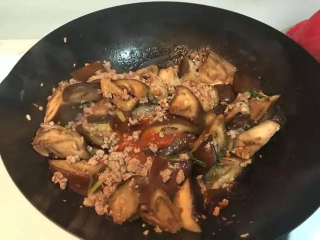 快跟著阿基師一起出好菜,超下飯的「魚香茄子」不要錯過!