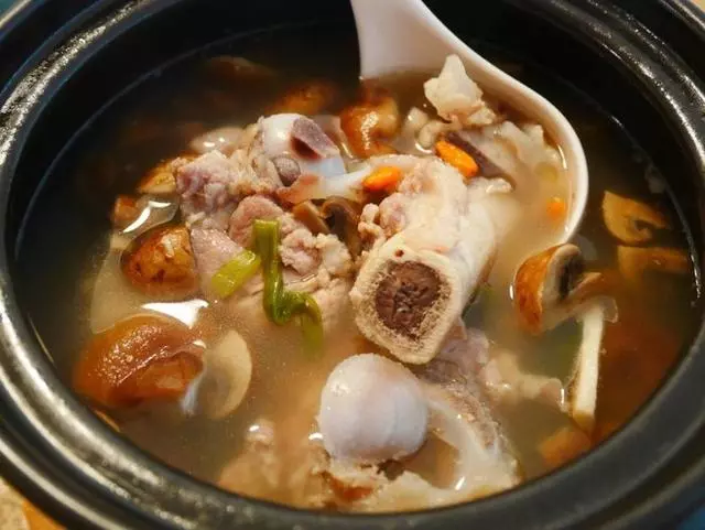 一分鐘教會你大骨湯「8種煮法」,每一道都讓人捨不到放下碗!