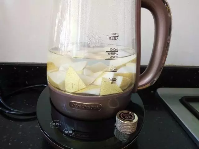 咳嗽喉嚨痛,就用它來泡水,煮一次不到1元錢,甜甜的,好喝便宜